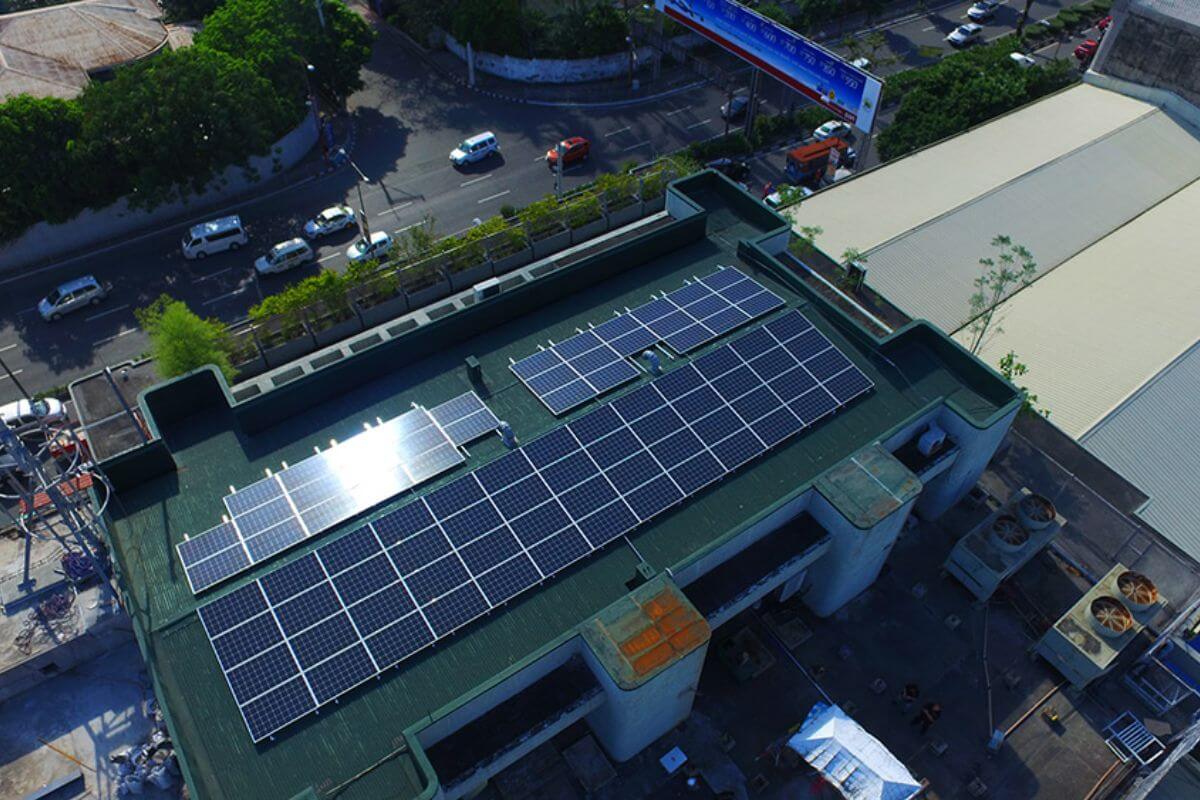 Factors to Consider When Switching Your Business to Solar Power