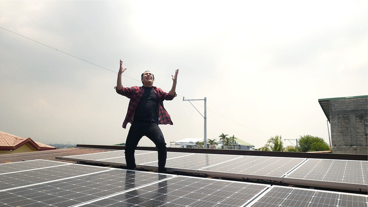 Alex Callejas bed of solar