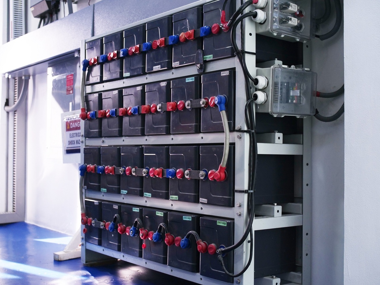 Grid tie system does not have batteries