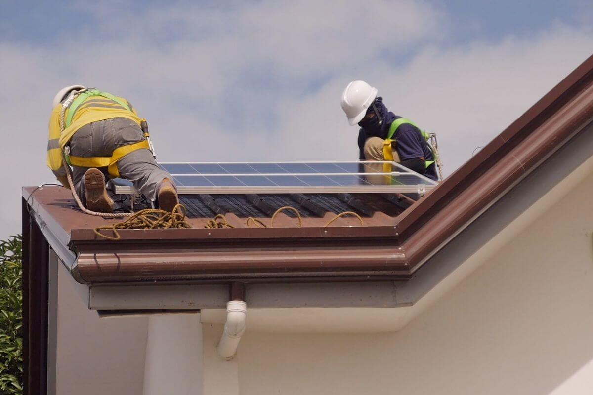 Hassle-free solar panel installation services by Solaric