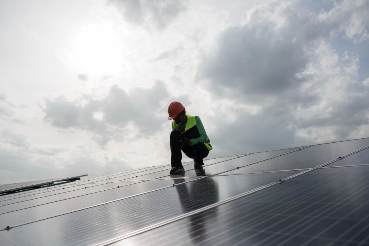 Steps homeowners and engineers take to ensure roof safety for solar installation
