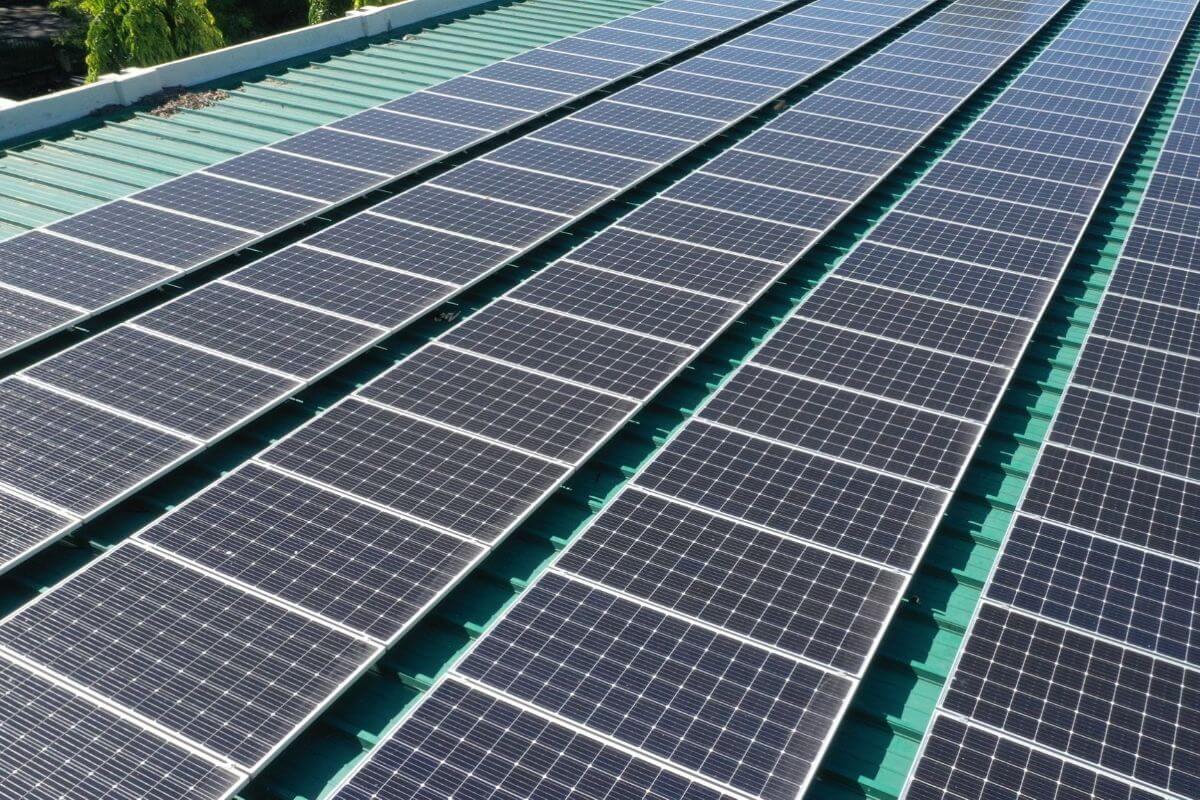 Advantages of upgrading to solar roofs for better energy savings and sustainability